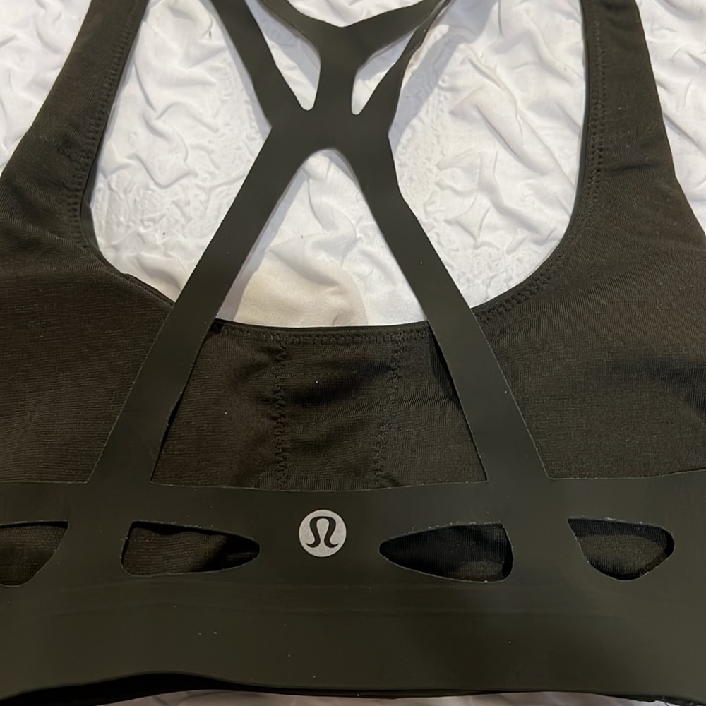 Lululemon Laser Focused Bra. Olive green. Size 4. All tags removed. Like new
